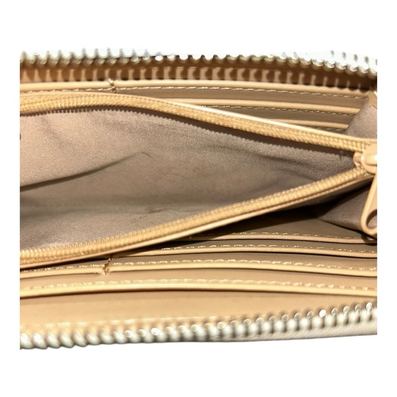 NINE WEST Zane SLG Small Crossbody Purse/Handbag Vanilla Logo 7.5x5 - Picture 4 of 11